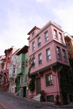 Istanbul Fatih colored wooden houses by Locspics